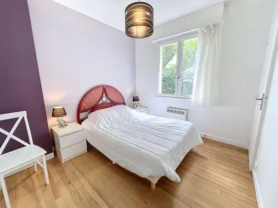 Un ou plusieurs lits dans un hébergement de l'établissement Maison calme, proche plage et commerces à Jullouville, jardin clos, 3 chambres, idéale vacances - FR-1-361-381