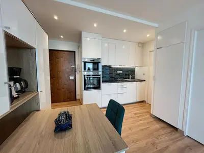 Cuisine ou kitchenette dans l'établissement Charmant T2 en front de mer, 4 pers., ascenseur, garage, Wi-Fi - FR-1-361-383