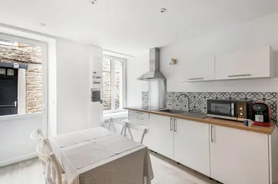 Cuisine ou kitchenette dans l'établissement Le Coco de Cancale - Duplex proche mer