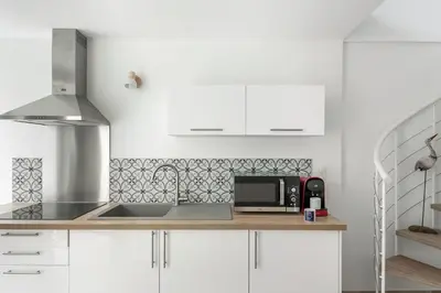 Cuisine ou kitchenette dans l'établissement Le Coco de Cancale - Duplex proche mer