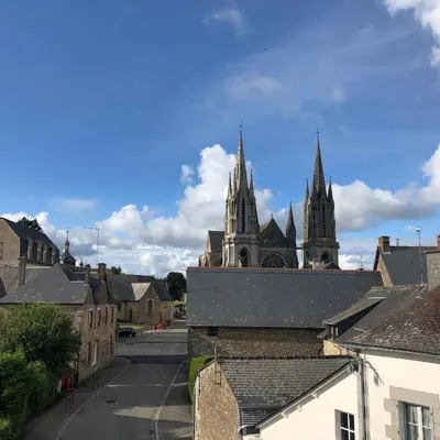 Vue générale sur Pontmain ou vue de la ville depuis le B&B/chambre d'hôtes