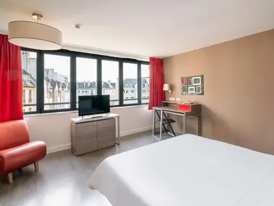 Télévision ou salle de divertissement dans l'établissement B&B HOME Caen Centre Gare