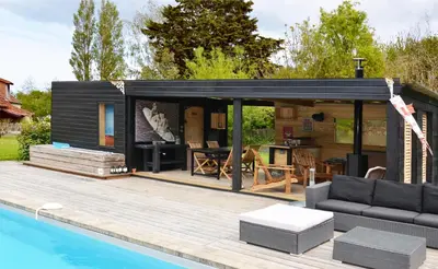 Piscine de l'établissement Les terrasses de l'artiste ou située à proximité