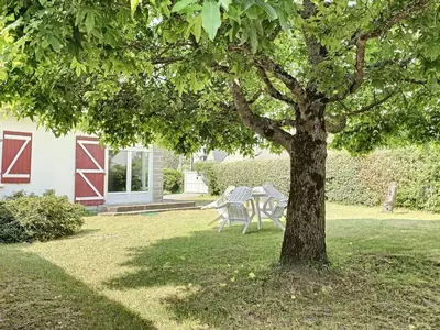 Jardin de l'établissement Maison de vacances avec jardin clos à 150m de la plage, idéale pour familles - FR-1-361-389