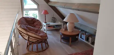 Coin salon dans l'établissement Le CHALET FLEURI