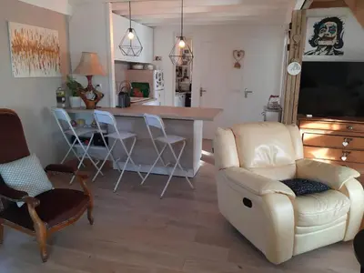 Coin salon dans l'établissement Le CHALET FLEURI