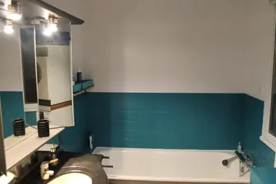 Salle de bains dans l'établissement Grande maison vue sur mer