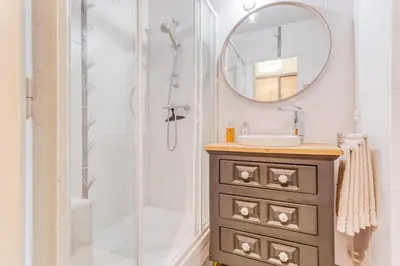 Salle de bains dans l'établissement La Boussole