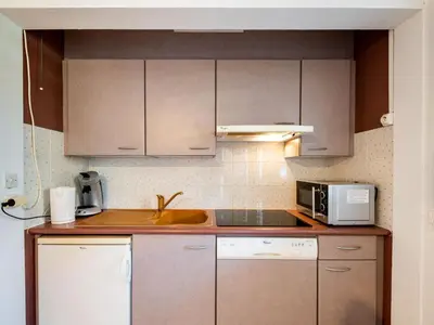 Cuisine ou kitchenette dans l'établissement Apartment La Côte Fleurie-6 by Interhome