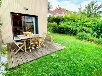 Jardin de l'établissement Le Neptune, appartement avec parking et jardin proche université