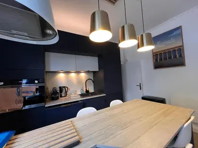Cuisine ou kitchenette dans l'établissement Maison de vacances VUE MER ET CANAL