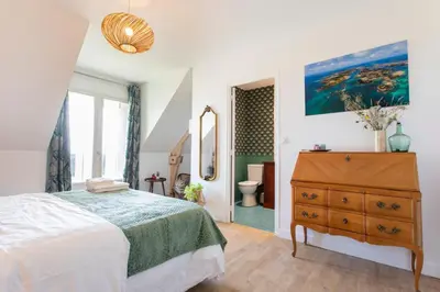 Un ou plusieurs lits dans un hébergement de l'établissement La Bellevue Bréville - B&B