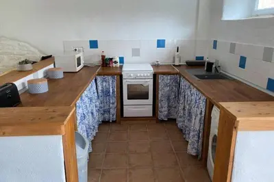 Cuisine ou kitchenette dans l'établissement Gîte du Bois Pennier, au calme , à 15 km des plages du Débarquement