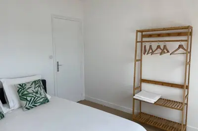Un ou plusieurs lits dans un hébergement de l'établissement Agon-Coutainville, villa bord de mer