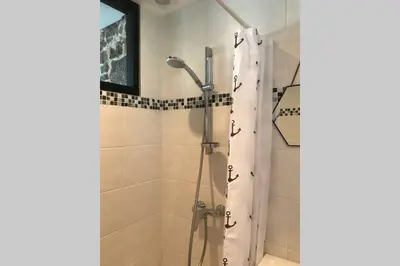 Salle de bains dans l'établissement Studio au pied des dunes, 200 m de la plage