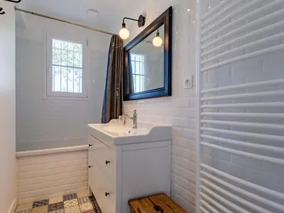 Salle de bains dans l'établissement Holiday Home Le Colibri by Interhome