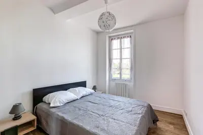 Un ou plusieurs lits dans un hébergement de l'établissement Hamo - Maison à 600 m de la plage