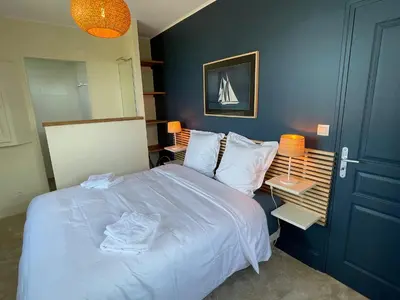Un ou plusieurs lits dans un hébergement de l'établissement Maison de charme vue sur mer pour 6 pers