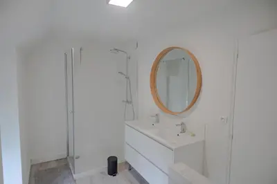 Salle de bains dans l'établissement Gîte avec tennis en Baie du Mont Saint Michel à 15 minutes de la mer