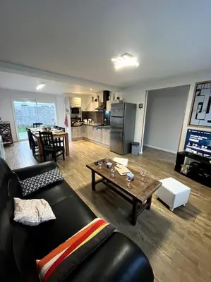 Cuisine ou kitchenette dans l'établissement Gîte équipé 1 à 8 personnes modulable lire hôte