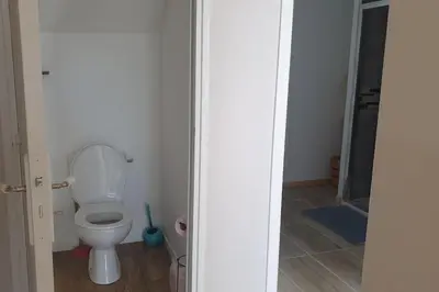 Salle de bains dans l'établissement Gîte équipé 1 à 8 personnes modulable lire hôte