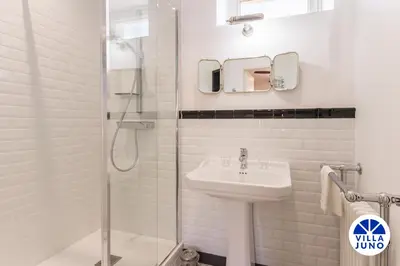 Salle de bains dans l'établissement Villa Juno - Saint-Aubin-sur-Mer - Chambres d'hôtes - Normandie - Plage débarquement