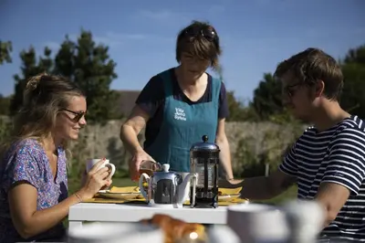 Clients de l'établissement Villa Juno - Saint-Aubin-sur-Mer - Chambres d'hôtes - Normandie - Plage débarquement