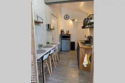 Cuisine ou kitchenette dans l'établissement L'atelier, dépendance de charme, Ste Mère Église