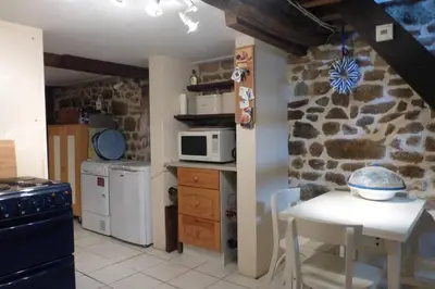 Cuisine ou kitchenette dans l'établissement Les Deux Sabots