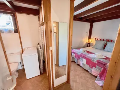 Un ou plusieurs lits dans un hébergement de l'établissement Chaleureux chalet à 3 minutes à pied de la mer - Parking gratuit