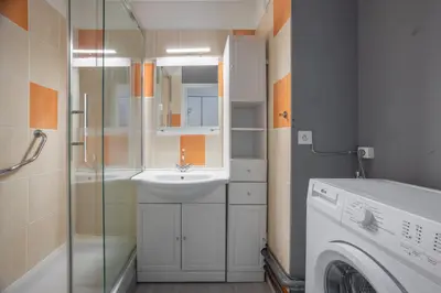 Salle de bains dans l'établissement Les Sardines