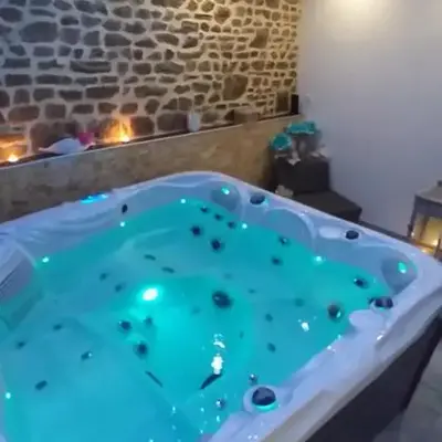 Le Ptit Spa de L'Abbaye Suite love et Spa privé