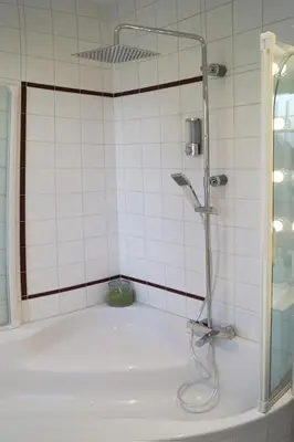 Salle de bains dans l'établissement Normand'Histoire Gite 1869