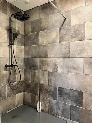 Salle de bains dans l'établissement La tour cachée
