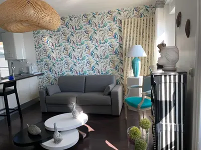 Coin salon dans l'établissement Appartement Villa Chausey, vue sur le port
