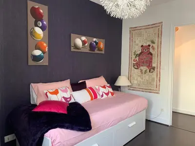 Un ou plusieurs lits dans un hébergement de l'établissement Appartement Villa Chausey, vue sur le port