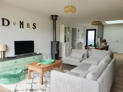 Télévision ou salle de divertissement dans l'établissement Maison Les Dunes Bourgales