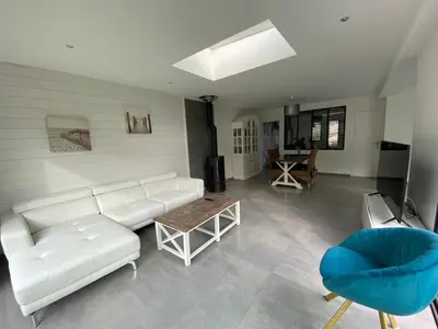 Coin salon dans l'établissement Belle villa contemporaine & lumineuse plage normandie