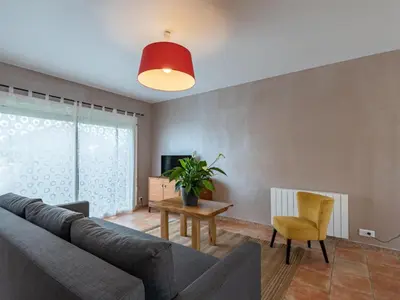 Télévision ou salle de divertissement dans l'établissement Holiday Home Lana by Interhome