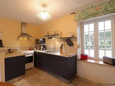 Cuisine ou kitchenette dans l'établissement Maison paisible en nature avec cheminée et animaux acceptés - FR-1-497-154