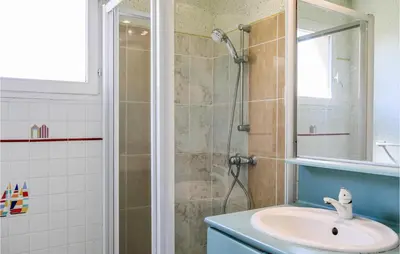 Salle de bains dans l'établissement Holiday Home Rue De Seychelles