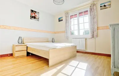 Un ou plusieurs lits dans un hébergement de l'établissement Amazing Home In Anneville Sur Mer