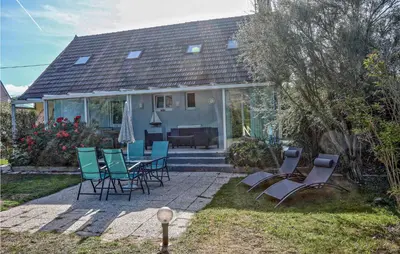 Jardin de l'établissement Amazing Home In Anneville Sur Mer