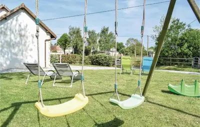 Aire de jeux pour enfants de l'établissement Holiday Home Lieu Dit La Vieille Place