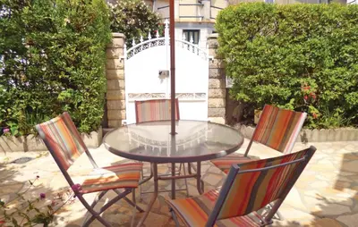 Plan de l'établissement 2 Bedroom Awesome Home In Morsalines