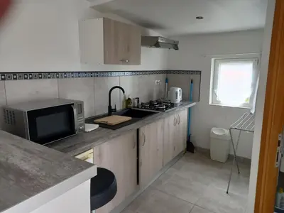 Cuisine ou kitchenette dans l'établissement Studio calme étape PRO Flers - parking privé - wifi fibre
