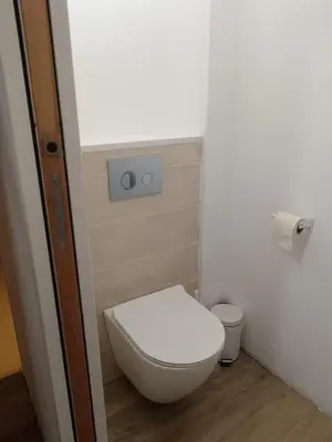 Salle de bains dans l'établissement La petite maison de la Tante Marie