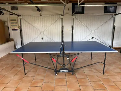 Tennis de table au sein de l'établissement Villa des pontons Maison 5 chambres avec grand jardin clos et belle terrasse séjour spacieux lumineux à 2 kms de la plage d'Arromanches près de Bayeux, Omaha beach - table de ping pong - garage ou à proximité