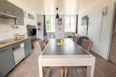 Cuisine ou kitchenette dans l'établissement Le P'tit Cancalais