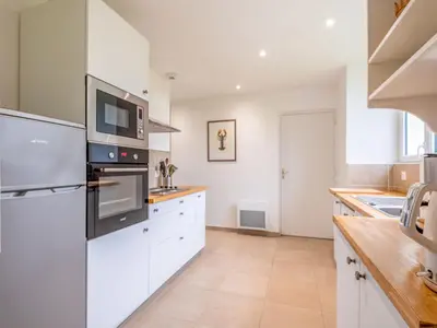 Cuisine ou kitchenette dans l'établissement Holiday Home Maison Sainte Claire by Interhome